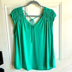 Brand new Dear Scarlett vneck top size medium